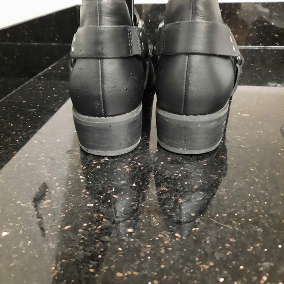 Heels - Picture 4 of 4